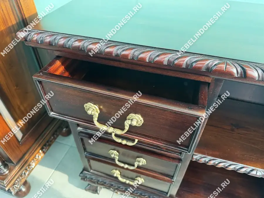 Тумба в стиле Чиппендейл  